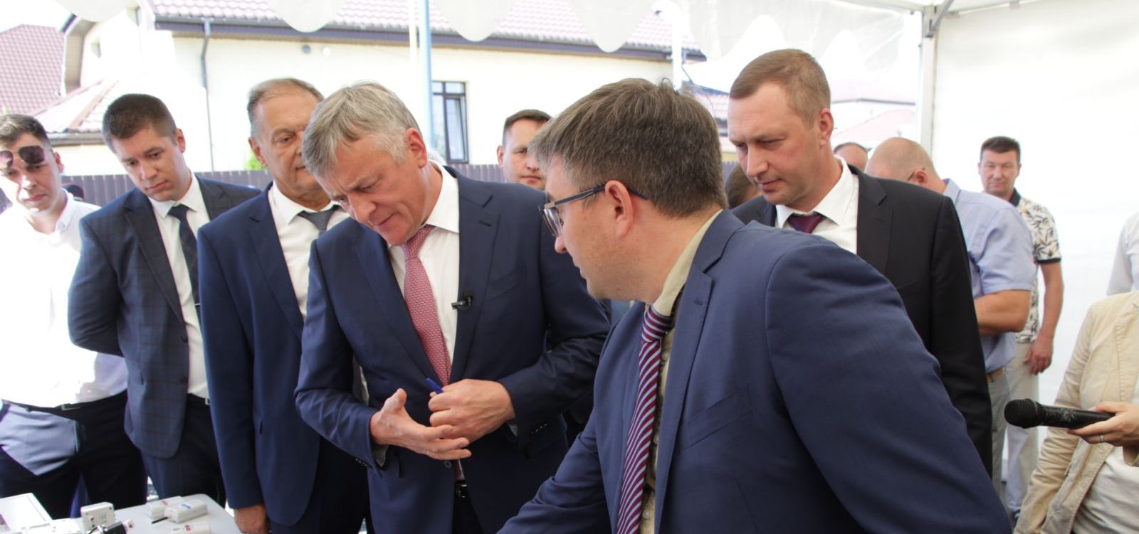 Генеральный директор Группы Газпром межрегионгаз осмотрел выставку газового оборудования Саратовских производителей